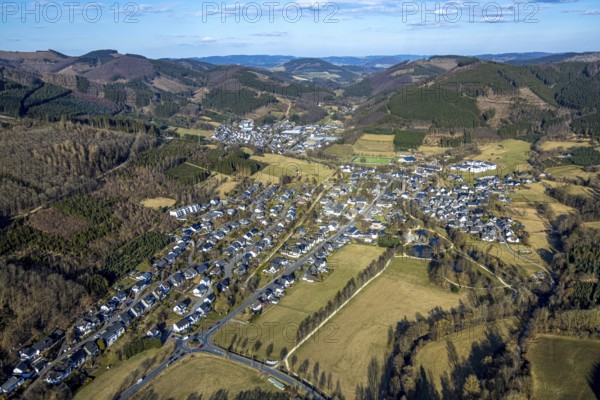 Aerial view, residential area, view of Saalhausen, forest area, hilly landscape with forest damage, Saalhausen, Lennestadt, Sauerland, North Rhine-Westphalia, Germany, DE, Europe, property tax, real estate, aerial view, aerial photography, aerial photography, overview, bird's-eye view, residential area, living and living, residential area, residential quality, residential neighbourhood, housing estate, residential district, birds-eyes view, overview