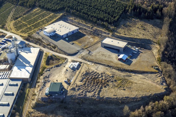 Aerial view, industrial area Sauerlandkaserne, drefi-holz warehouse and dispatch factory premises, Oedingen, Lennestadt, Sauerland, North Rhine-Westphalia, Germany, DE, Europe, commercial enterprises, commercial area, commercial property, commercial site, commercial use, industrial area, industrial site, aerial photograph, aerial photography, aerial photography, overview, bird's eye view, birds-eyes view, overview
