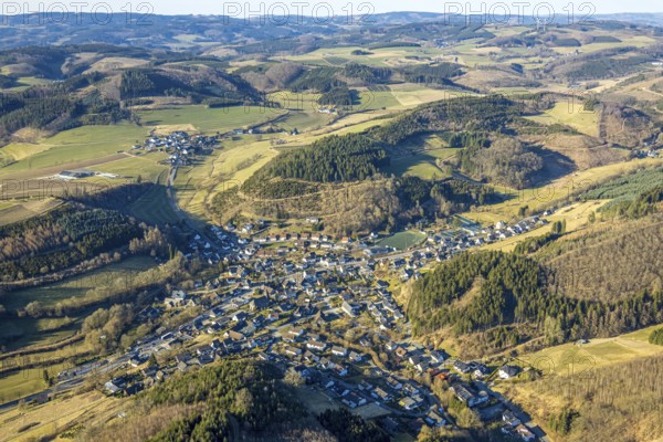 Aerial view, local view Oberelspe, forest and hilly landscape, Halberbracht, Lennestadt, Sauerland, North Rhine-Westphalia, Germany, DE, Europe, property tax, real estate, aerial view, aerial photography, aerial photography, overview, bird's-eye view, residential area, living and living, residential area, residential quality, residential neighbourhood, housing estate, residential area, birds-eyes view, overview