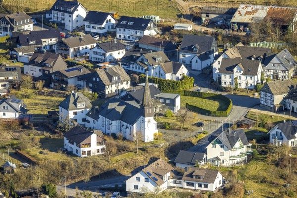 Aerial view, parish church of St. Peter and Paul, Halberbracht, Lennestadt, Sauerland, North Rhine-Westphalia, Germany, place of worship, DE, Europe, religious community, place of worship, holy place, church, parish, denomination, aerial photograph, aerial photography, aerial photography, religion, religious site, overview, bird's-eye view, overview