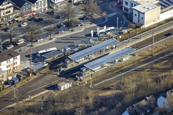 Aerial view, Lennestadt-Altenhundem railway station and platforms, ZOB bus station, Altenhundem, Lennestadt, Sauerland, North Rhine-Westphalia, Germany, railway area, railway station, station forecourt, platform, DE, Deutsche Bahn AG, Europe, central station, main station, aerial view, aerial photography, aerial photography, overview, bird's-eye view, overview