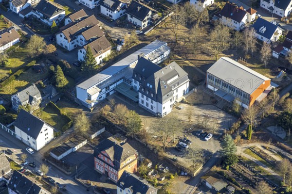 Aerial view, St.-Agatha-Schule und Turnhalle der Grundschule Altenhundem, Altenhundem, Lennestadt, Sauerland, North Rhine-Westphalia, Germany, DE, Europe, aerial view, aerial photography, aerial photography, overview, bird's-eye view, overview