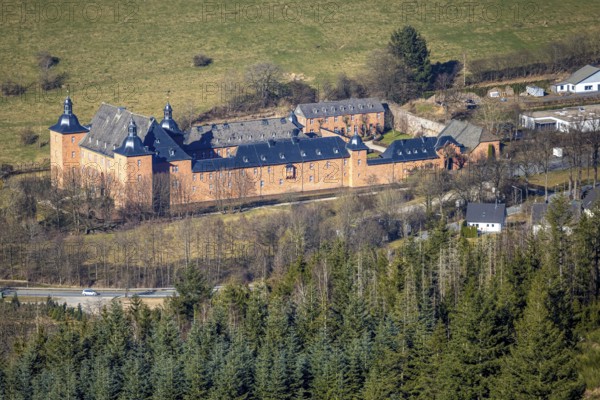 Aerial photo, Adolphsburg, also Adolfsburg Castle, moated castle in Hundemtal, Oberhundem, Kirchhundem, Sauerland, North Rhine-Westphalia, Germany, castle, DE, Europe, aerial view, aerial photography, aerial photography, castle, overview, bird's-eye view, moated castle, birds-eyes view, overview