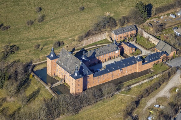 Aerial photo, Adolphsburg, also Adolfsburg Castle, moated castle in Hundemtal, Oberhundem, Kirchhundem, Sauerland, North Rhine-Westphalia, Germany, castle, DE, Europe, aerial view, aerial photography, aerial photography, castle, overview, bird's-eye view, moated castle, birds-eyes view, overview