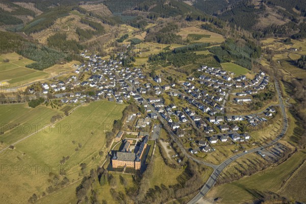 Aerial view, residential area, local view Oberhundem and Adolphsburg, forest area and hilly landscape, forest damage, Kirchhundem, Sauerland, North Rhine-Westphalia, Germany, DE, Europe, property tax, real estate, aerial view, aerial photography, aerial photography, overview, bird's eye view, residential complex, living and living, residential area, residential quality, residential neighbourhood, housing estate, residential area, birds-eyes view, overview