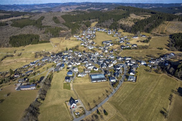 Aerial view, residential area local view, forest area hilly landscape with forest damage, Brachthausen, Kirchhundem, Sauerland, North Rhine-Westphalia, Germany, DE, Europe, property tax, real estate, aerial view, aerial photography, aerial photography, overview, bird's-eye view, residential complex, living and living, residential area, residential quality, residential neighbourhood, housing estate, residential area, birds-eyes view, overview