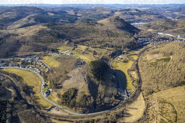 Aerial view, curved Hofolper Straße federal road B517, housing estate Saalweg, wooded area hilly landscape with forest damage, Hofolpe, Kirchhundem, Sauerland, North Rhine-Westphalia, Germany, DE, Europe, aerial view, aerial photography, aerial photography, overview, bird's-eye view, overview