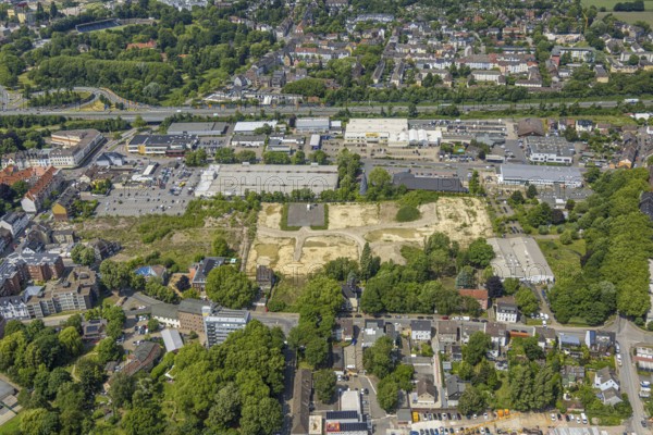 Aerial view, Planned construction site for terraced houses on the site of the former Knipping Dorn screw factory, between Roonstraße and Eschstraße, Baukau, Herne, Ruhr area, North Rhine-Westphalia, Germany, demolition work, construction work, construction area, building site, building plots, construction project, construction site, DE, Europe, commercial enterprises, commercial area, commercial area, commercial property, commercial park, commercial site, commercial use, Herne-East, industrial area, industrial site, aerial view, aerial photography, aerial photography, new construction, overview, bird's-eye view, overview, HernerechtsderA43