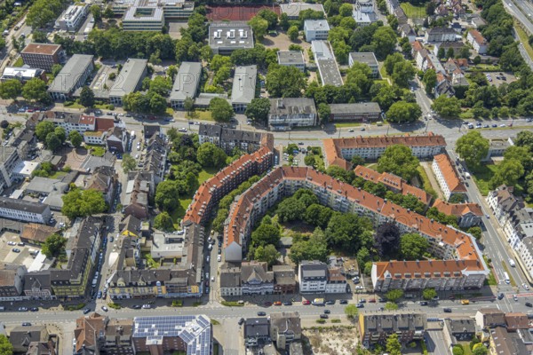 Aerial view, residential complex with red roofs and green trees in the inner courtyard on Goebenstraße, between Westring and Bahnhofstraße, Baukau, Herne, Ruhr area, North Rhine-Westphalia, Germany, DE, Europe, property tax, real estate, aerial view, aerial photography, aerial photography, overview, bird's-eye view, residential complex, housing and living, residential area, quality of life, residential neighbourhood, housing estate, residential district, birds-eyes view, overview, HernerechtsderA43