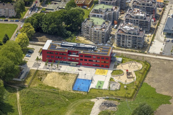 Aerial view, community primary school Schule am Schloss with red facade, roof with solar panels, Lackmanns Hof, Baukau, Herne, Ruhr area, North Rhine-Westphalia, Germany, DE, Europe, aerial view, aerial photography, aerial photography, overview, bird's-eye view, overview, HernerechtsderA43