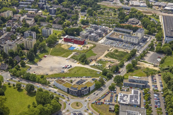 Aerial view, Kaiserquartier Herne, construction site with new residential buildings, community primary school Schule am Schloss with red facade and roof with solar panels, Baukau, Herne, Ruhr area, North Rhine-Westphalia, Germany, construction work, construction area, building site, building plots, construction project, construction site, DE, Europe, aerial view, aerial photography, aerial photography, new building, overview, bird's-eye view, overview, HernerechtsderA43