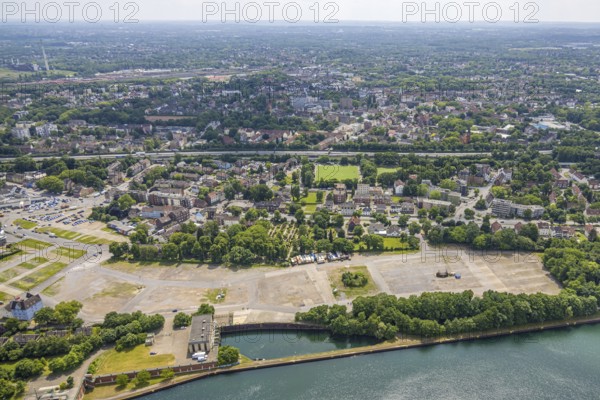 Aerial view, open space AltCrange, shaft 5 on the Cranger Kirmesplatz and concrete bunker with cross and crescent by the artist Helmut Bettenhausen, Unser Fritz, Herne, Ruhr area, North Rhine-Westphalia, Germany, DE, Europe, aerial view, aerial photography, aerial photography, overview, bird's-eye view, overview, linksderA43, HernelinksderA43