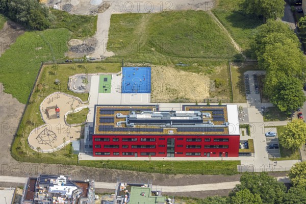 Aerial view, community primary school Schule am Schloss with red facade, roof with solar panels, Lackmanns Hof, Baukau, Herne, Ruhr area, North Rhine-Westphalia, Germany, DE, Europe, aerial view, aerial photography, aerial photography, overview, bird's-eye view, overview, HernerechtsderA43