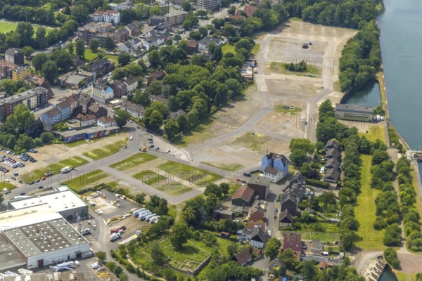 Aerial view, open space AltCrange, shaft 5 on the Cranger Kirmesplatz and concrete bunker with cross and crescent by the artist Helmut Bettenhausen, Unser Fritz, Herne, Ruhr area, North Rhine-Westphalia, Germany, DE, Europe, aerial view, aerial photography, aerial photography, overview, bird's-eye view, overview, linksderA43, HernelinksderA43