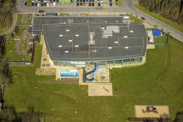 Aerial view, Wananas sports and leisure pool, Baukau-West, Herne, Ruhr area, North Rhine-Westphalia, Germany, bathing establishment, bathing resort, DE, Europe, outdoor pool, leisure facility, leisure pool, leisure activities, leisure enjoyment, aerial photograph, aerial photography, aerial photography, car parks, swimming pool, swimming pool, overview, bird's eye view, water slide, birds-eyes view, overview