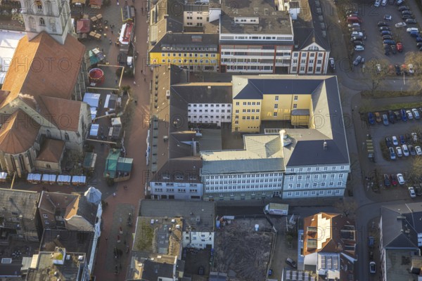 Aerial view, town hall and educational centre on the market square, pedestrian zone with Christmas market, centre, Hamm, Ruhr area, North Rhine-Westphalia, Germany