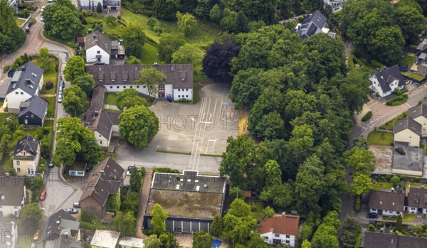 Aerial view, Bredenscheid primary school with schoolyard, Hattingen, Ruhr area, North Rhine-Westphalia, Germany, education, DE, Europe, primary school, teaching institute, aerial view, aerial photography, aerial photography, school, overview, bird's-eye view, overview
