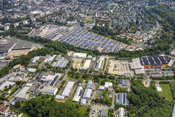 Aerial view, commercial area Beuler Höhe and commercial area Nierenhofer Straße, former O&K site for planned city quarter, currently large car park with hundreds of cars, Hattingen police station, Rosenthal, Hattingen, Ruhr area, North Rhine-Westphalia, Germany, cars, DE, development, Europe, vehicles, areas, buildings, site, commercial, commercial enterprises, commercial area, commercial property, commercial park, commercial site, commercial use, large car park, hundreds of cars, industry, industrial area, industrial site, infrastructure, aerial view, aerial photography, aerial photography, Nierenhofer Straße, car park, police, police station, region, urban development, urban planning, streets, structure, urban, overview, urban, bird's-eye view, former O&K site, planned urban quarter, modern use, overview, overview, public services