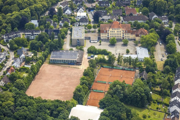 Aerial view, Gymnasium Waldstraße with schoolyard, sports hall with solar panels, T-sports field and tennis courts TG Rot-Weiß Hattingen e.V., Hattingen, Ruhr area, North Rhine-Westphalia, Germany, education, educational institution, DE, Europe, photovoltaic, grammar school, educational institute, aerial view, aerial photography, aerial photography, school, solar, solar plant, solar roof, solar energy, solar panels, solar power plant, sports, tennis, tennis facility, tennis courts, overview, bird's-eye view, birds-eyes view, overview