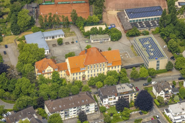 Aerial view, Gymnasium Waldstraße with schoolyard, sports hall with solar panels, Hattingen, Ruhr area, North Rhine-Westphalia, Germany, education, educational institution, DE, Europe, photovoltaic, grammar school, educational institute, aerial view, aerial photography, aerial photography, school, solar, solar system, solar roof, solar energy, solar panels, solar power system, overview, bird's-eye view, overview