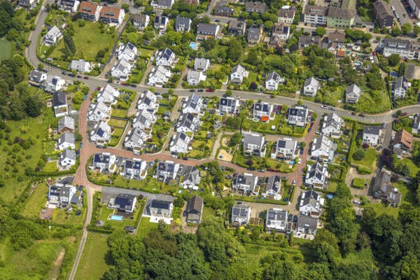 Aerial view, new development area terraced single-family houses Baaker Berg, Baak, Hattingen, Ruhr area, North Rhine-Westphalia, Germany, DE, single-family houses, Europe, property tax, real estate, aerial view, aerial photography, aerial photography, terraced houses, overview, bird's-eye view, residential complex, living and living, residential area, residential houses, quality of living, residential neighbourhood, housing estate, residential district, birds-eyes view, overview