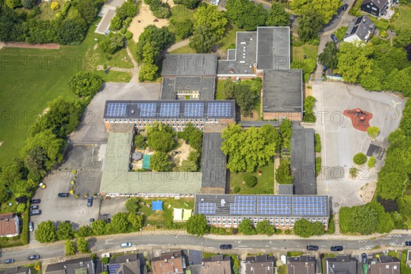 Aerial photo, Community primary school GGS Oberwinzerfeld with roof with solar panels, AWO day care centre Winz-Baak, Hattingen, Ruhr area, North Rhine-Westphalia, Germany, education, educational institution, DE, Europe, photovoltaic, primary school, kindergarten, day care centre, day nursery, day care centre, educational institute, aerial photography, aerial photography, aerial photography, photovoltaic system, school, solar, solar system, solar roof, solar energy, solar panels, solar power system, overview, bird's-eye view, overview