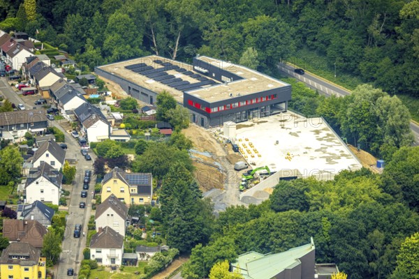 Aerial view, construction site new building Rewe supermarket Denkmalstraße, roof with solar panels, Hattingen, Ruhr area, North Rhine-Westphalia, Germany, construction work, construction area, building site, building plots, construction project, construction site, DE, shopping centre, Europe, photovoltaic, aerial view, aerial photography, aerial photography, local supply centre, new building, photovoltaic plant, solar, solar plant, solar roof, solar energy, solar panels, solar panels, solar power plant, supermarket, overview, bird's-eye view, overview