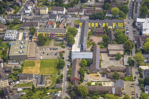 Aerial view, Berufskolleg Hattingen and Gemeinschaftsgrundschule GGS Bruchfeld roof with solar panels, AWO Kita Bruchfeld kindergarten, sports hall Goethestraße, Hattingen, Ruhr area, North Rhine-Westphalia, Germany, vocational school, education, educational institution, DE, Europe, primary school, teaching institute, aerial view, aerial photography, aerial photography, school, overview, bird's eye view, birds-eyes view, overview