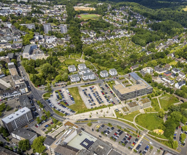 Aerial view, Campus Velbert/Heiligenhaus University and car parks, new residential area Am Thormälenpark, KGV Kleingartenverein Gohr e.V., Leubeck, Heiligenhaus, Ruhr area, North Rhine-Westphalia, Germany, education, educational institution, DE, Europe, community garden, property tax, university, real estate, KGV, allotment garden, allotment garden site, allotment garden association, allotment gardener association, allotment garden colony, teaching institute, aerial view, aerial photography, aerial photography, allotment garden, overview, bird's eye view, residential area, living and living, residential area, residential quality, residential neighbourhood, residential estate, residential area, birds-eyes view, overview