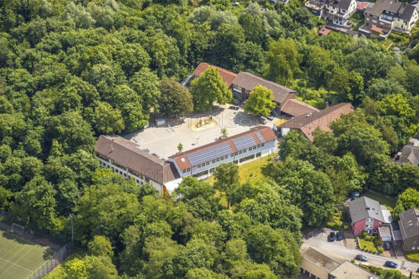 Aerial view, St. Suitbertus Municipal Catholic Primary School with schoolyard, roof with solar panels and green trees, Heiligenhaus, Ruhr area, North Rhine-Westphalia, Germany, education, educational institution, DE, roof with solar panels, Europe, primary school, educational institute, aerial view, aerial photography, aerial photography, photovoltaic system, school, solar, solar system, solar roof, solar energy, solar panels, solar power system, overview, bird's eye view, birds-eyes view, overview