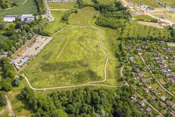 Aerial view, building yard and meadow area at Friedhofsallee and Bertha-Benz-Allee, KGV Kleingärtnerverein Leibeck e.V., Hofermühle, Heiligenhaus, Ruhr area, North Rhine-Westphalia, Germany, DE, Europe, aerial view, aerial photography, aerial photography, overview, bird's-eye view, overview