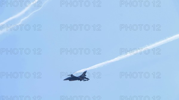 Turkish Air Force helicopters and fighter jets perform aerobatic maneuvers during Teknofest aerospace and technology festival. Gaziantep, Türkiye. September 24, 2020, Gaziantep, Gaziantep, Türkiye