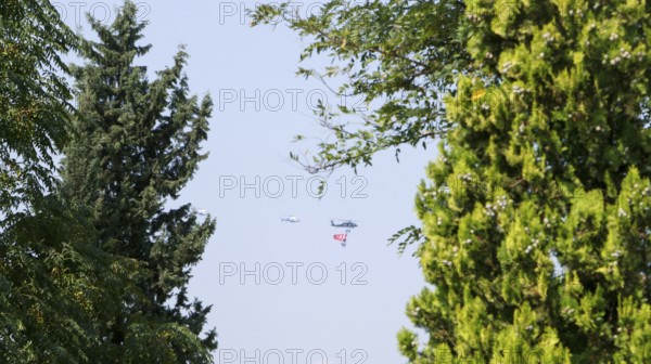 Türkiye special operations police hang from a helicopter with ropes, carrying weapons and unfurling a large Turkish flag while saluting citizens during an aerobatic air show at Teknofest technology festival. Gaziantep, Türkiye. September 24, 2020, Gaziantep, Gaziantep, Türkiye