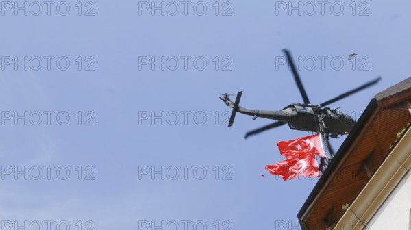 Türkiye special operations police hang from a helicopter with ropes, carrying weapons and unfurling a large Turkish flag while saluting citizens during an aerobatic air show at Teknofest technology festival. Gaziantep, Türkiye. September 24, 2020, Gaziantep, Gaziantep, Türkiye