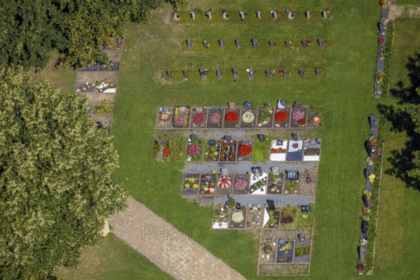 Aerial view, Brauck cemetery burial ground, Brauck, Gladbeck, Ruhr area, North Rhine-Westphalia, Germany