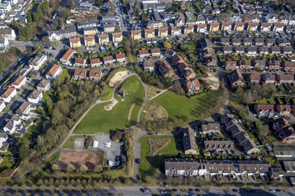 Aerial view, Bürgerpark with playground, residential area between Landstraße and Horster Straße, below basketball court and skater park, Butendorf, Gladbeck, Ruhr area, North Rhine-Westphalia, Germany
