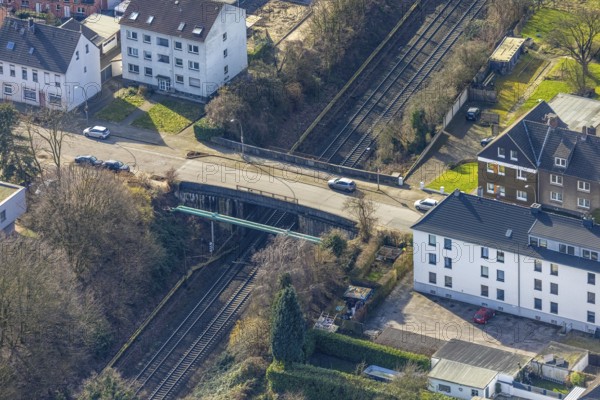 Aerial view, bridge Voßstraße over the railway line, residential area, Zweckel, Gladbeck, Ruhr area, North Rhine-Westphalia, Germany