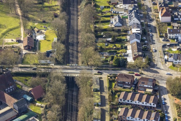 Aerial view, Bülser Straße bridge over the railway line, residential area, Zweckel, Gladbeck, Ruhr area, North Rhine-Westphalia, Germany
