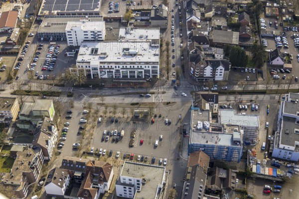 Aerial view, Glückauf Center Gladbeck shopping centre and market square with car parks, Gladbeck, Ruhr area, North Rhine-Westphalia, Germany