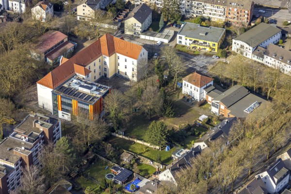 Aerial view, Lambertischule primary school, multi-storey car park, Gladbeck, Ruhr area, North Rhine-Westphalia, Germany