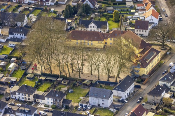 Aerial view, Pestalozzischule GGS Gladbeck and schoolyard surrounded by trees, Zweckel, Gladbeck, Ruhr area, North Rhine-Westphalia, Germany