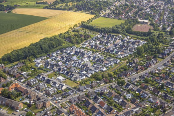 Aerial view, residential area Everdings Hof, at the back future building area south of Horster Straße, sports hall and sports field football stadium of FC Hamm 2011 e.V., residential area Stefanstraße, Bockum-Hövel, Hamm, Ruhr area, North Rhine-Westphalia, Germany