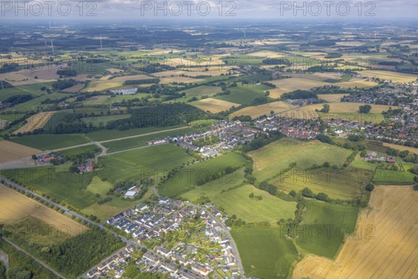 Aerial view, residential area and meadows between Wittekindstraße, Wormhaidestraße and Karwinkelstraße, Bockum-Hövel, Hamm, Ruhr area, North Rhine-Westphalia, Germany