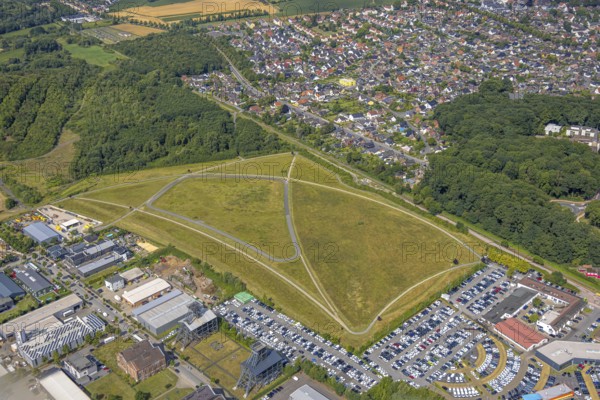 Aerial view, sports facility roller sports training track Radbod, below car park Potthoff - VW dealer and cultural area Radbod, Bockum-Hövel, Hamm, Ruhr area, North Rhine-Westphalia, Germany