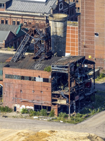 Aerial view, demolition work next to the hammerhead tower at Ost Heinrich Robert colliery, Pelkum district, Hamm, Ruhr area, North Rhine-Westphalia, Germany