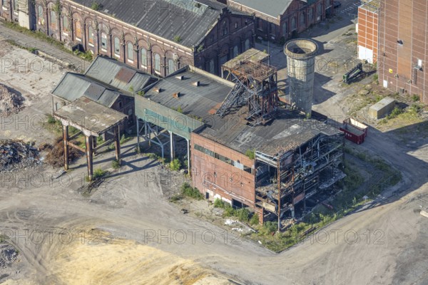 Aerial view, demolition work next to the hammerhead tower at Ost Heinrich Robert colliery, Pelkum district, Hamm, Ruhr area, North Rhine-Westphalia, Germany