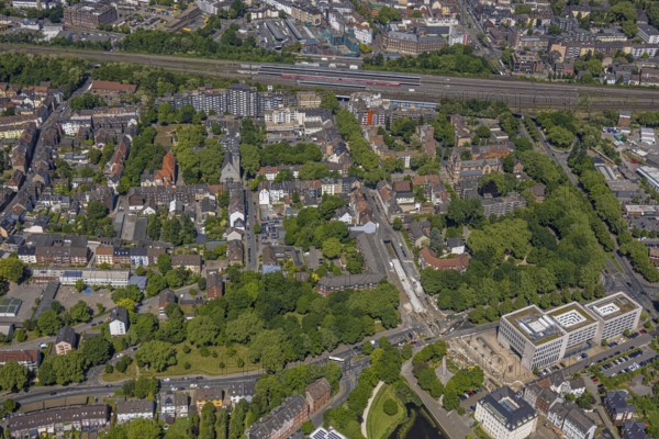 Aerial view, city centre Gelsenkirchen, main station railway tracks, Bochumer Straße and justice centre, Neustadt, Gelsenkirchen, Ruhr area, North Rhine-Westphalia, Germany