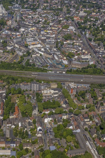 Aerial view, city centre Gelsenkirchen, main station railway tracks, Bahnhofstraße and Ringstraße, pedestrian zone, Bochumer Straße, Neustadt, Gelsenkirchen, Ruhr area, North Rhine-Westphalia, Germany