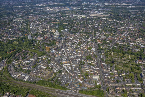 Aerial view, city centre Gelsenkirchen, main station railway tracks, Bahnhofstraße and Ringstraße, pedestrian zone, Neustadt, Gelsenkirchen, Ruhr area, North Rhine-Westphalia, Germany