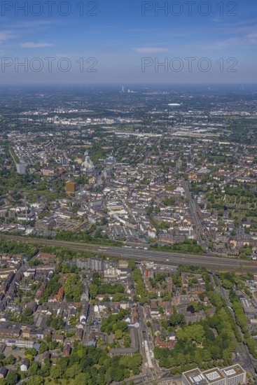Aerial view, city centre Gelsenkirchen, main station railway tracks, Bahnhofstraße and Ringstraße, pedestrian zone, Bochumer Straße, Neustadt, Gelsenkirchen, Ruhr area, North Rhine-Westphalia, Germany
